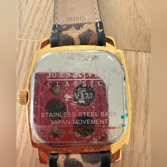 Joan Rivers ladies square gold tone animal print watch NEW BATTERY - Picture 9 of 11